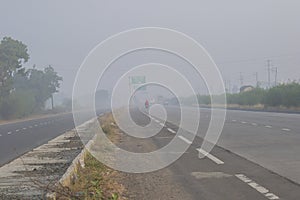 Agra Mumbai National Highway Road Effected by Winter Fog