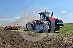 Agricultural machine cultivates the land