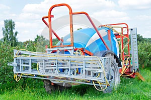 Agricultural machine for herbicide spraying