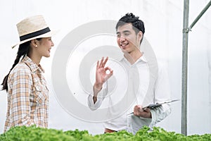 Agriculture business concept, the smart owner of the hydroponics vegetable garden show his product and make a deal for sell produc