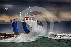 Aground ship under the bad fweather ccondition