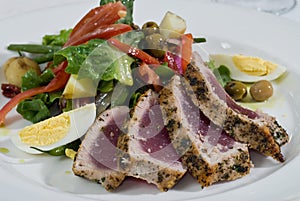 Ahi tuna salad