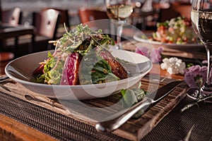 Ahi Tuna Salad with White Wine