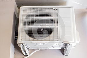 Air compressor of an air conditioning system