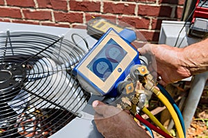 Air conditioner check service, leak detection, fill refrigerant, device meter liquid cooling