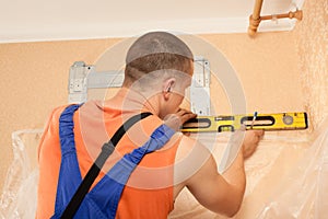 Air conditioner installer