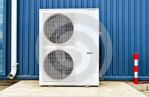 Air conditioning system with two big fans