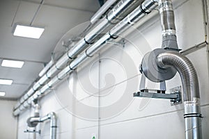 Air flow system in a modern building