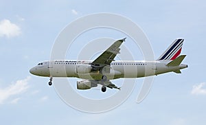 Air France Airbus A320 on Approach to Heathrow Airport