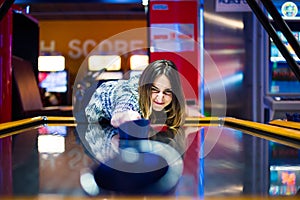 Air hockey table