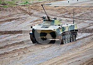 Airborne combat vehicle