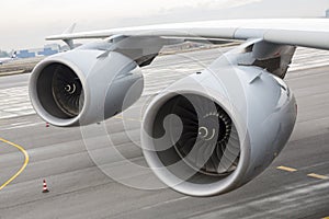 Airbus A380 airplane engines wing