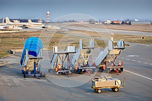 Aircraft boarding bridges