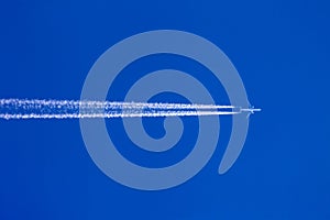 Aircraft contrails