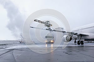 Aircraft de-icing procedure