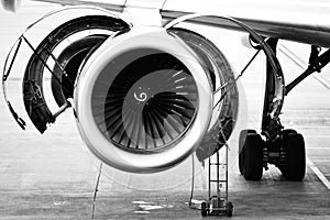 Aircraft engine maintenance