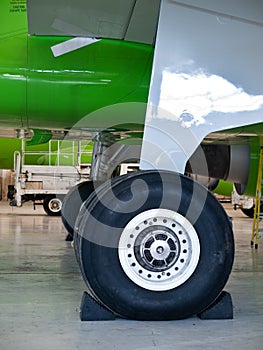 Aircraft landing gear wheel details