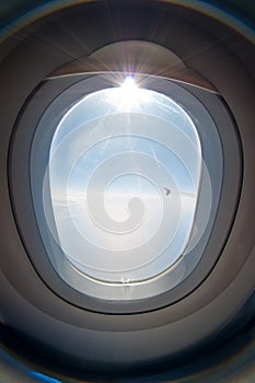 Aircraft oval window
