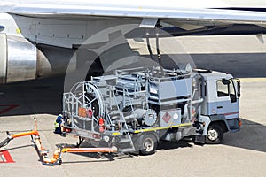 Aircraft refueller