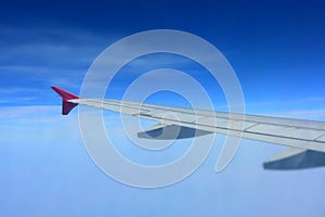 Aircraft wing with winglets