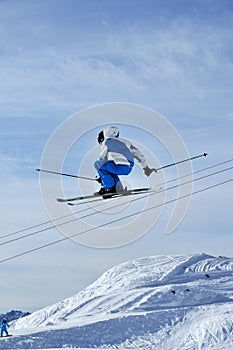 Airoski: skier in blue and white