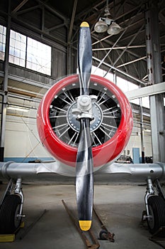 Airplane engine and propeller