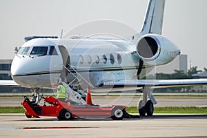 Airplane and maintenance crew