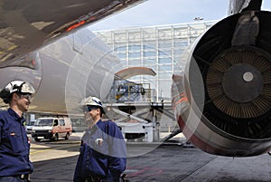 Airplane mechanics and jet engine