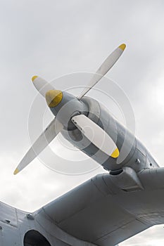 Airplane propeller with four blades .