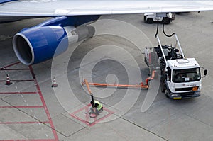 Airplane refuelling