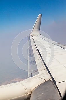 Airplane wing