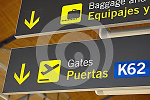 Airport flight arrival gates info display on spanish language