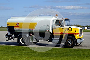 Airport Gas Truck w/Paths