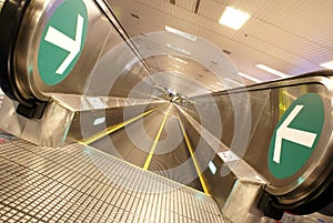 Airport travelator tilted