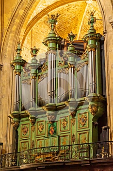 Aix-en-Provence Saint-Sauveur cathedral green organ