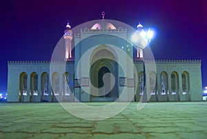 Al-Fateh Mosque at night