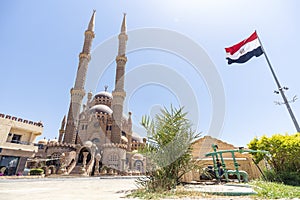 Al Mustafa Mosque in the Old Town of Sharm El Sheikh. Square near mosque. Flag of Egypt