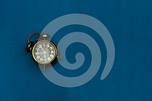 Alarm 7 o` Clock on blue background