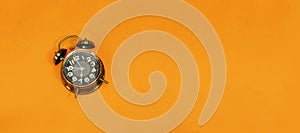 Alarm 7 o` Clock on orange background.