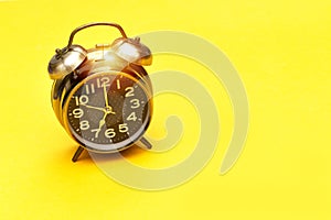 alarm 7 o` Clock on yellow background.