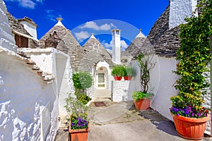 Alberobello, Puglia, Italy: Typical houses built with dry stone