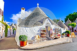 Alberobello, Puglia, Italy: Typical houses built with dry stone