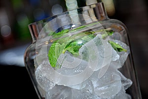 Alcohol with ice and mint