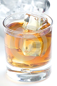 Alcoholic beverage whith ice cubes