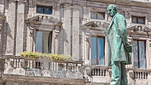 Alessandro Manzoni Statue timelapse in Milan