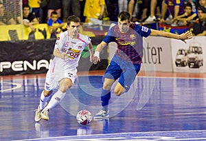 Alex Yepes in action