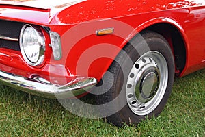 Alfa Romeo Headlight and a Tire photo