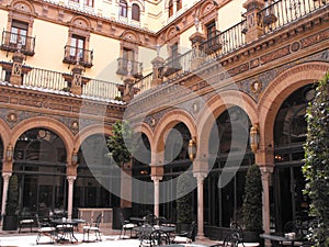 Alfonso Hotel main Court