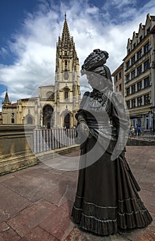 The Alfonso II square hosts the Cathedral of Oviedo and the sculpture of La Regenta.