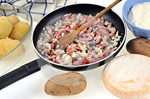 All the ingredients to prepare a tartiflette